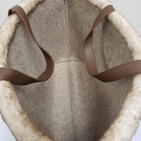 Barnes & Noble Large Tote Bag Faux Fur - Picture 5 of 12